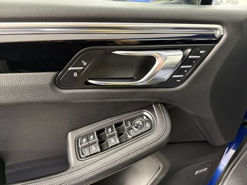 Certified 2018 Porsche Macan AWD/4WD image 34