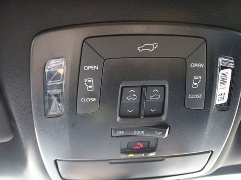 Certified 2025 Toyota Sienna XLE Woodland Edition AWD/4WD image 34