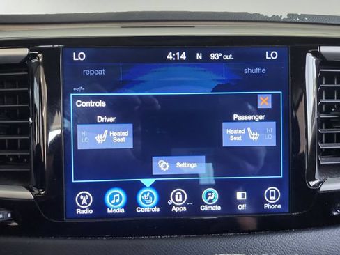 Used 2017 Chrysler Pacifica Touring-L FWD image 18
