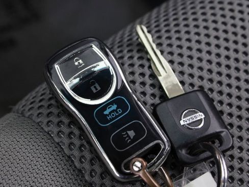 Used 2013 Nissan Frontier SV image 28