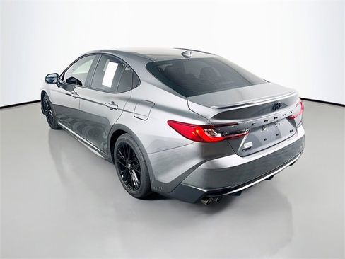 Used 2025 Toyota Camry LE image 5