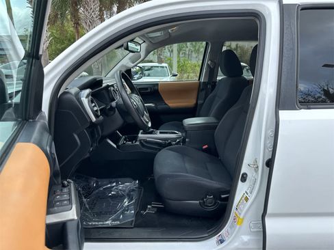 Used 2019 Toyota Tacoma SR5 image 2