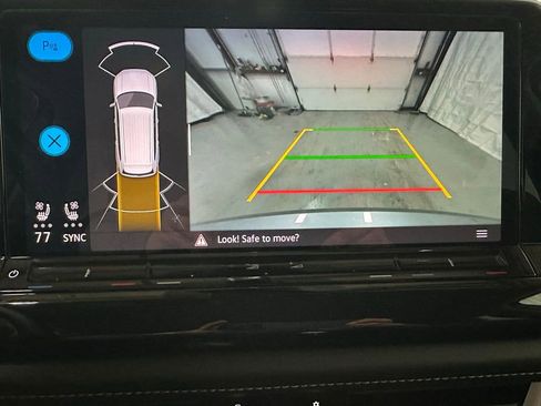 Used 2025 Volkswagen Atlas SE image 37