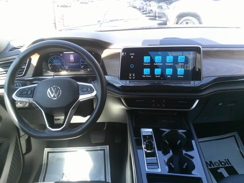 Used 2025 Volkswagen Atlas SE AWD/4WD image 20