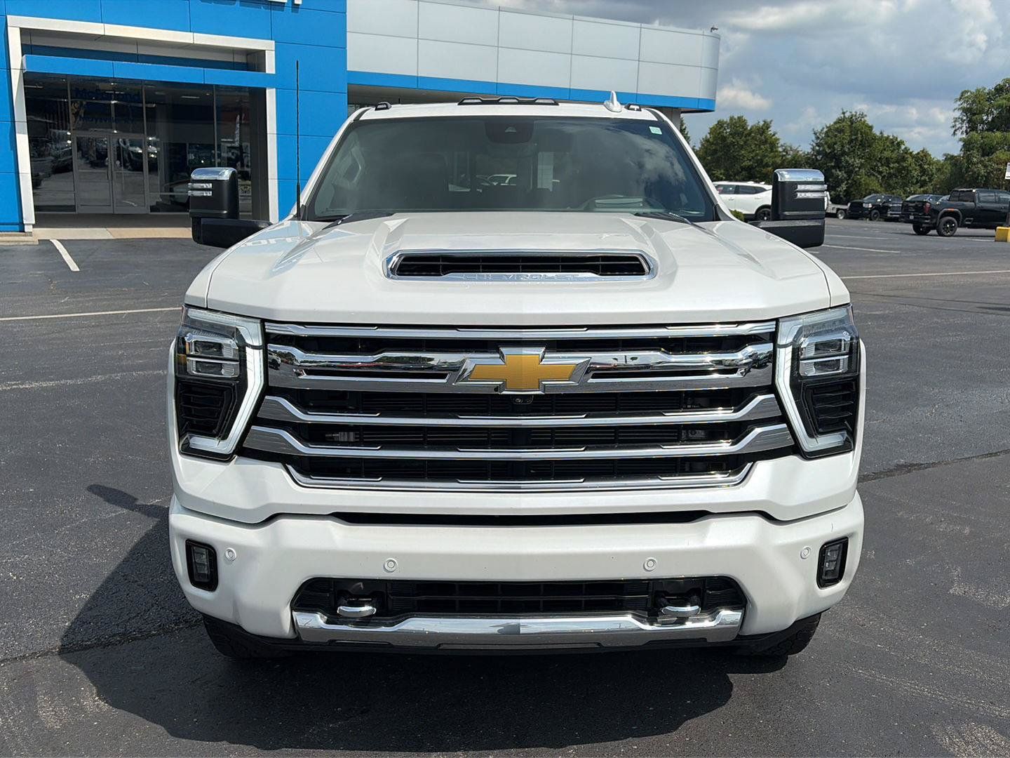 Used 2025 Chevrolet Silverado 2500 High Country w/ Technology Package AWD/4WD image 8