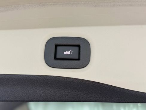 Used 2018 Nissan Rogue SV image 40