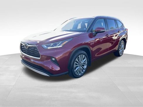Used 2021 Toyota Highlander Platinum image 3
