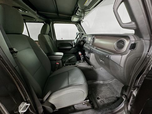 Used 2018 Jeep Wrangler Unlimited Sport S image 29