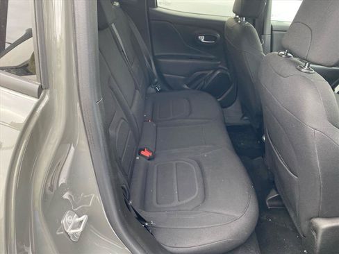 Used 2022 Jeep Renegade Latitude w/ Convenience Group AWD/4WD image 16