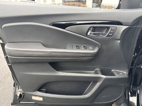 Used 2025 Honda Ridgeline Black Edition image 13