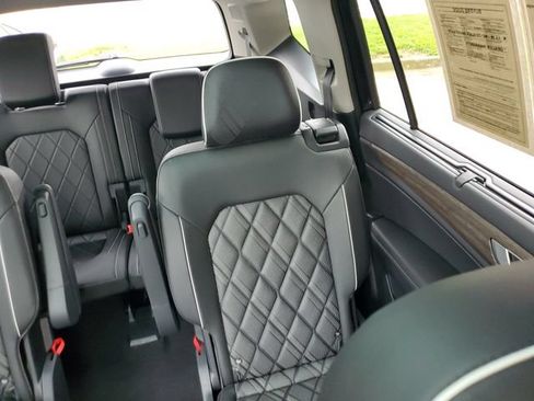Used 2025 Volkswagen Atlas SEL Premium R-Line AWD/4WD image 12