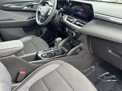 Used 2025 Chevrolet TrailBlazer LT image 13
