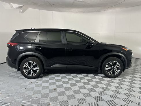 Used 2023 Nissan Rogue SV image 9