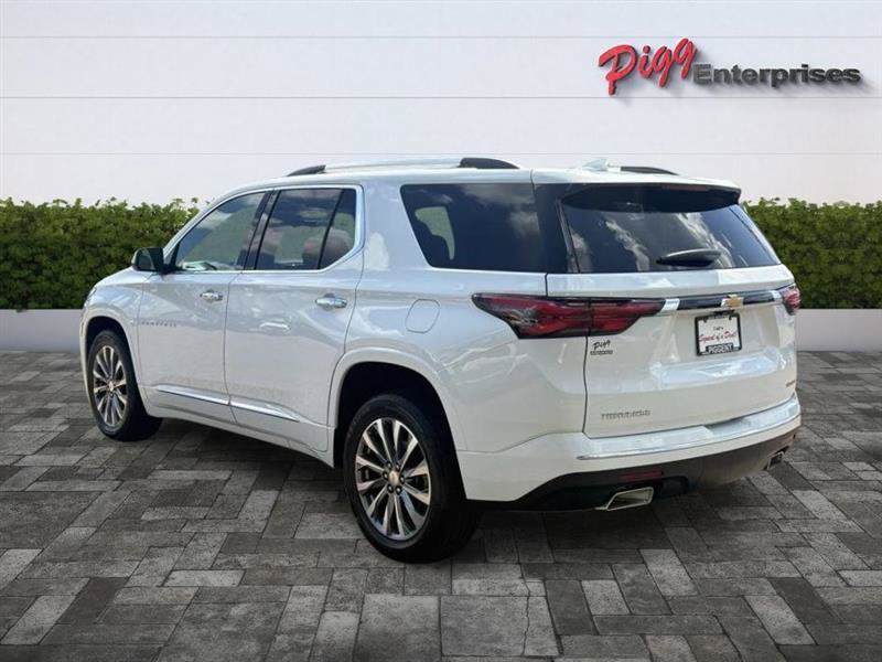 Used 2023 Chevrolet Traverse Premier FWD image 2