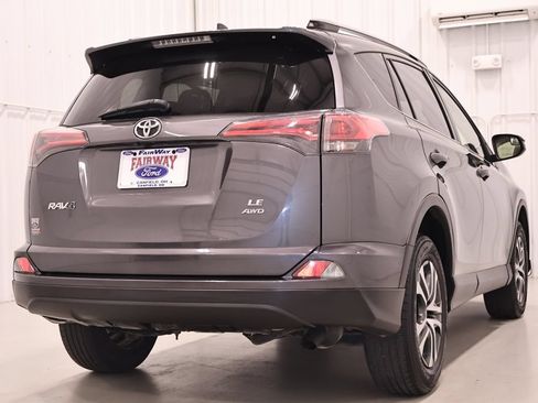 Used 2018 Toyota RAV4 LE w/ Carpet Mat Package AWD/4WD image 10