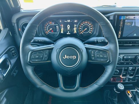 Used 2024 Jeep Gladiator Mojave w/ Technology Group image 15