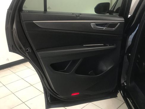 Used 2024 Volkswagen Atlas Cross Sport SE w/ Panoramic Sunroof Package FWD image 10