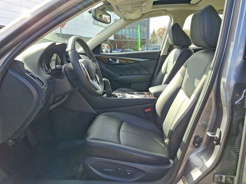 Used 2019 INFINITI Q50 Luxe w/ Essential Package (3.0T Luxe) image 13
