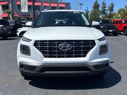 Used 2025 Hyundai Venue SEL image 7