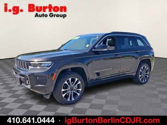Used 2024 Jeep Grand Cherokee Overland w/ Luxury Tech Group IV AWD/4WD image 3