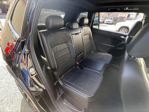 Certified 2022 Volkswagen Tiguan SEL R-Line image 26