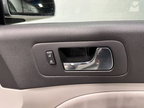 Used 2005 Cadillac STS V8 w/ Preferred Equipment Group image 9