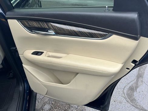 Used 2017 Cadillac XT5 FWD image 26