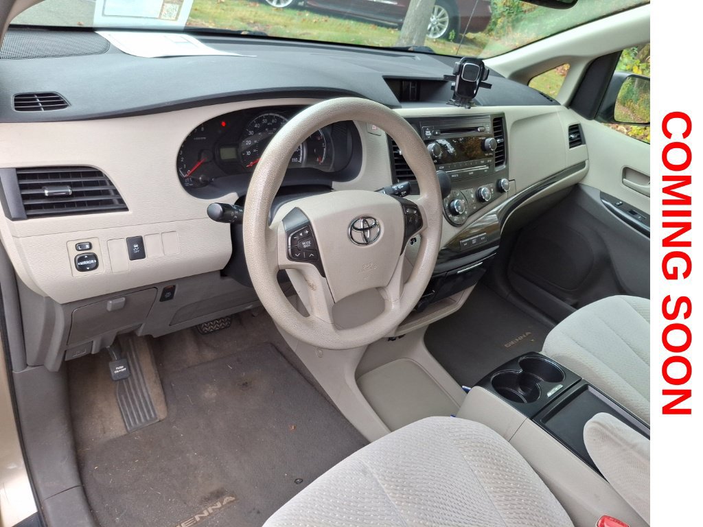 Used 2011 Toyota Sienna LE w/ Towing Pkg FWD image 12