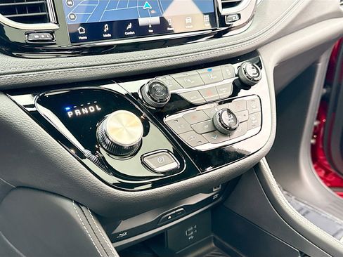 New 2026 Chrysler Pacifica Limited image 12