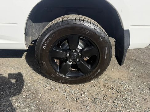 Used 2019 RAM 1500 Express w/ Express Value Package AWD/4WD image 9