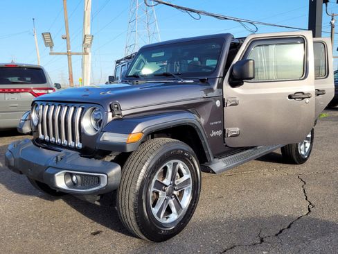 Used 2018 Jeep Wrangler Unlimited Sahara AWD/4WD image 12