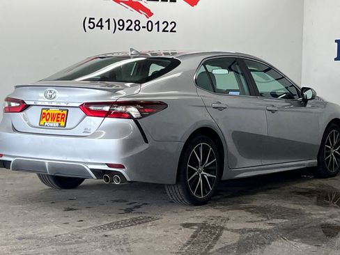 Used 2023 Toyota Camry SE image 3