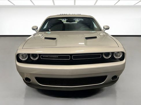 Used 2023 Dodge Challenger SXT image 2