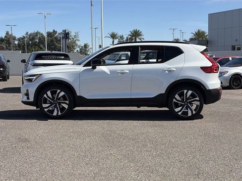 Certified 2025 Volvo XC40 B5 Plus w/ Climate Package AWD/4WD image 10