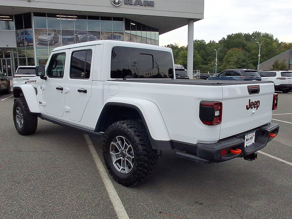 Used 2025 Jeep Gladiator Mojave AWD/4WD image 28