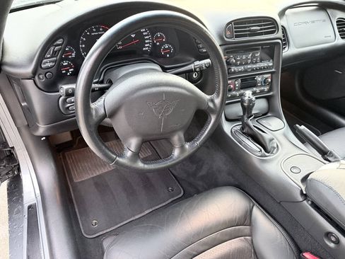 Used 2004 Chevrolet Corvette Coupe w/ Preferred Equipment Group RWD image 20