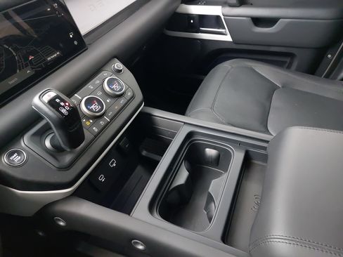 Used 2023 Land Rover Defender 110 SE image 26