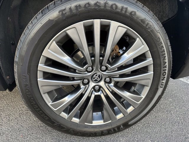 Certified 2023 Toyota Venza XLE AWD/4WD image 29