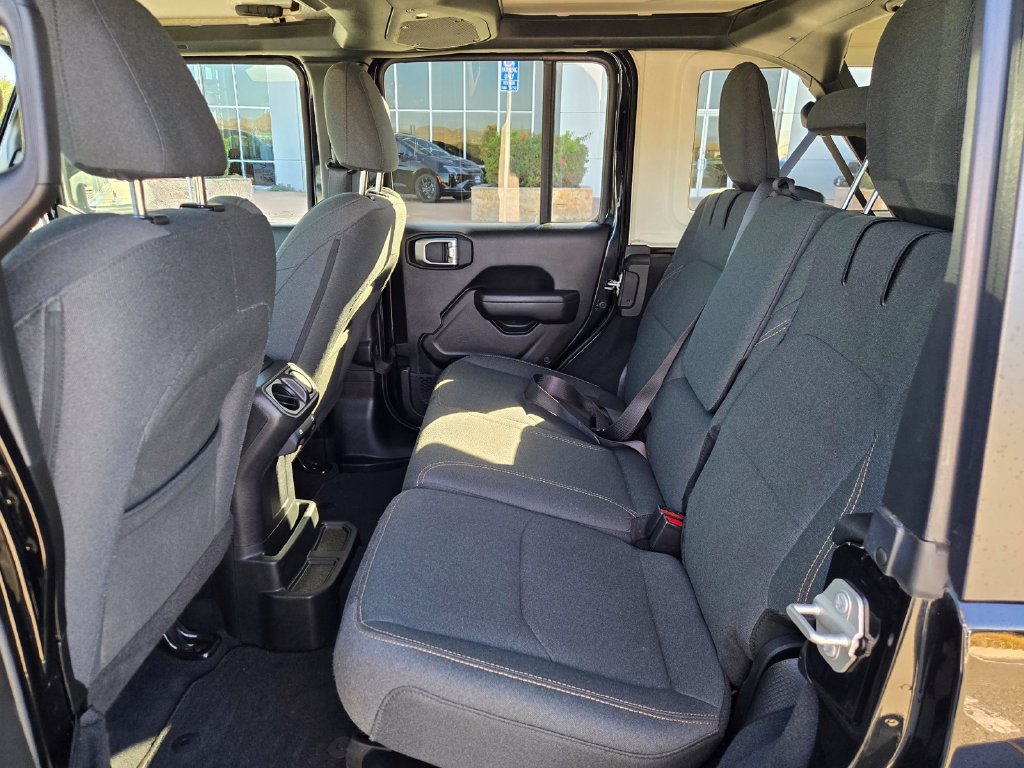 Used 2024 Jeep Wrangler Unlimited w/ Convenience Group AWD/4WD image 10