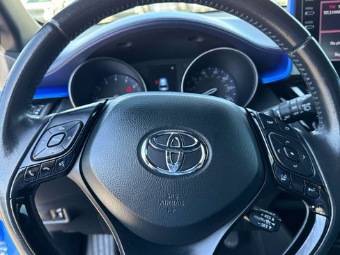 Used 2022 Toyota C-HR XLE FWD image 21