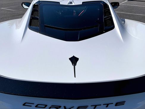 Used 2022 Chevrolet Corvette Stingray Preferred Cpe w/ Engine Appearance Package RWD image 23