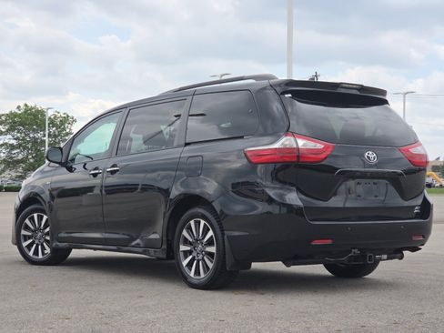 Used 2019 Toyota Sienna XLE w/ XLE Navigation Package AWD/4WD image 15