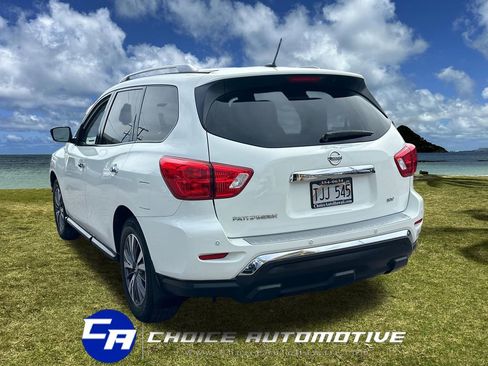 Used 2017 Nissan Pathfinder SV w/ SV Tech Package image 5