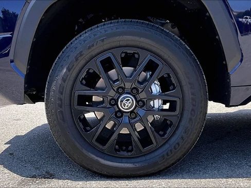 Used 2025 Toyota Tundra Limited AWD/4WD image 35