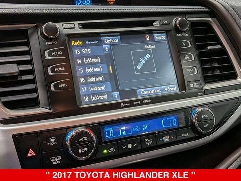 Used 2017 Toyota Highlander XLE AWD/4WD image 24