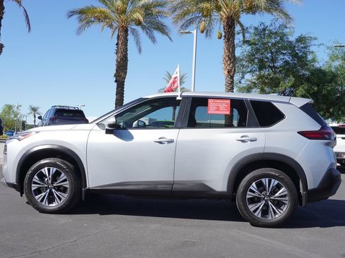 Certified 2023 Nissan Rogue SV FWD image 2