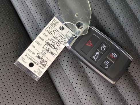 New 2025 Land Rover Discovery Dynamic SE image 38