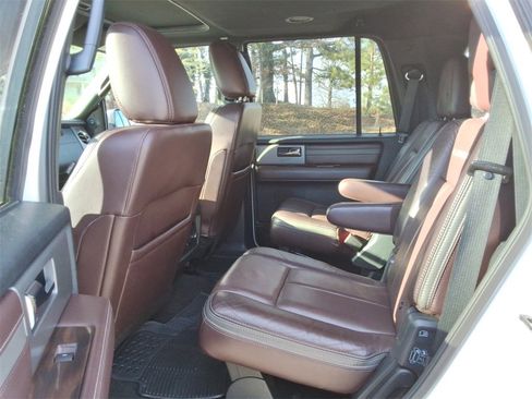 Used 2015 Ford Expedition Platinum image 11