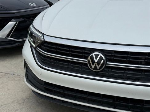 Used 2022 Volkswagen Jetta SEL image 4