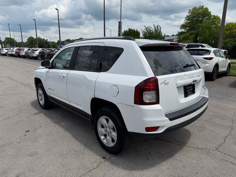 Used 2017 Jeep Compass Latitude FWD image 5